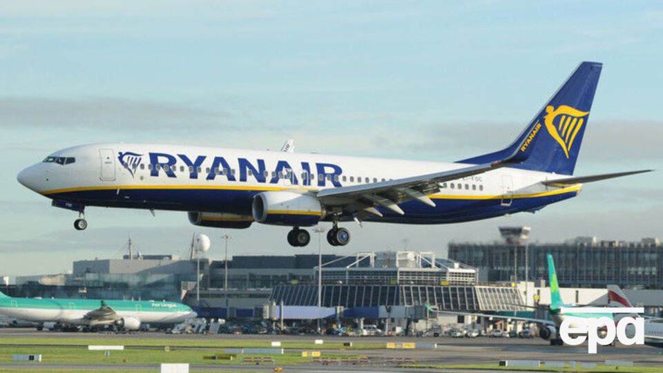 Літак Ryanair здійснив екстрену посадку