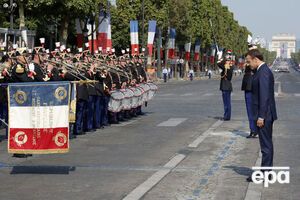 В празднике участвовал Макрон (справа)