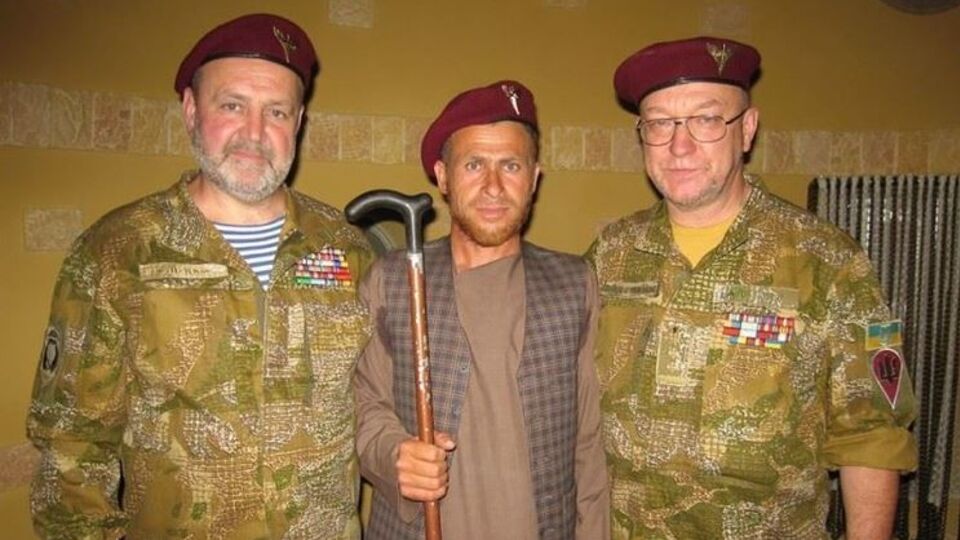 В Афганистане Белокуров (в центре) стал Амредином