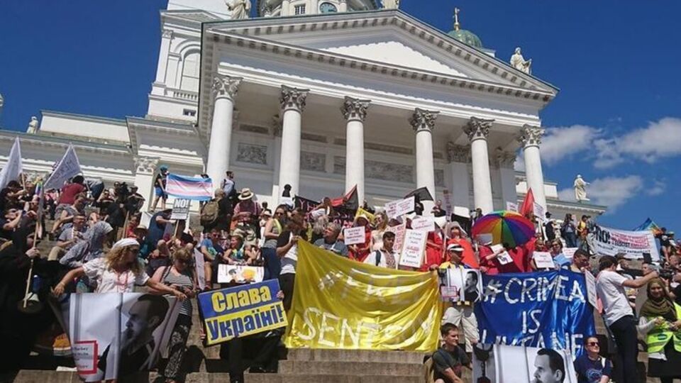 Активисты в Хельсинки требуют от Путина и Тремпа решить вопрос об украинских политзаключенных