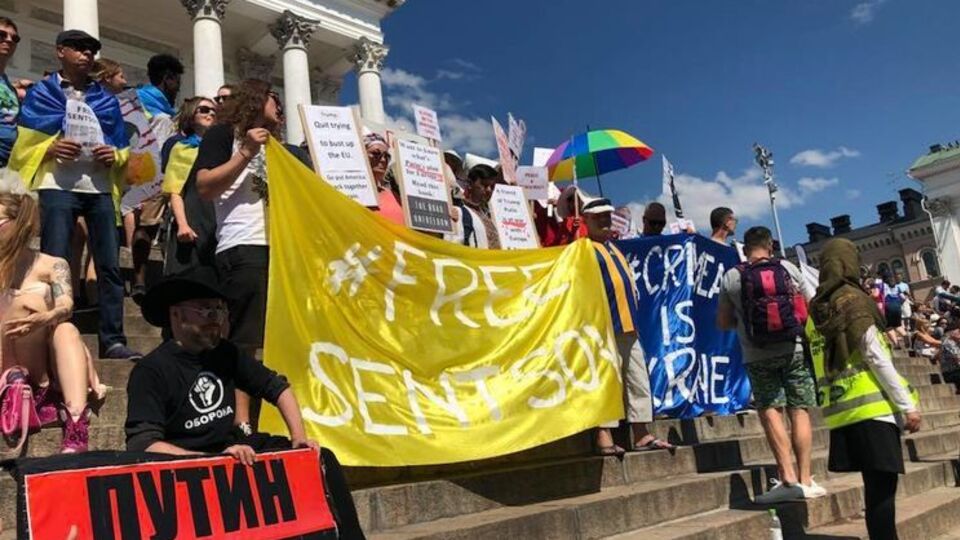 В Хельсинки накануне встречи Трампа и Путина проходит митинг в поддержку Сенцова. Фоторепортаж