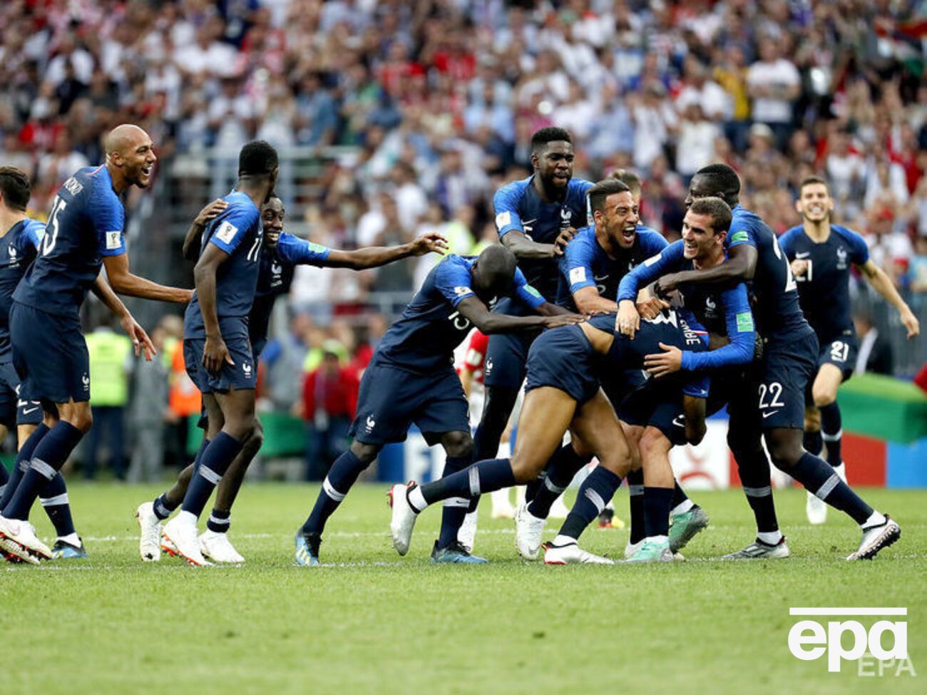 Збірна Франції стала дворазовим чемпіоном світу з футболу. Фоторепортаж