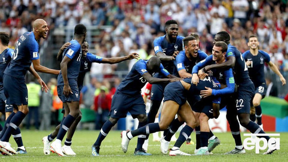 Збірна Франції стала дворазовим чемпіоном світу з футболу. Фоторепортаж