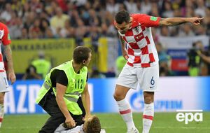 Із поля учасників Pussy Riot вивела контрольно-розпорядча служба стадіону