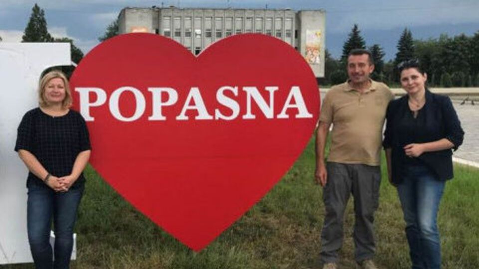 Геращенко (слева) съездила на Донбасс