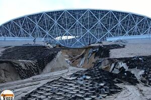 Один из склонов стадиона размыло дождем