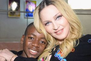 Сын Мадонны практикует поимку козлят