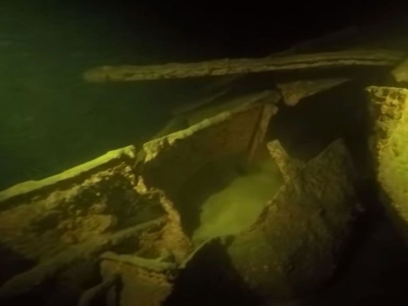 Дайвер опубликовал видео, снятое на дне Днепра