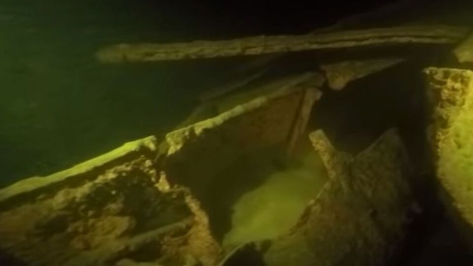 Дайвер опублікував відео, зняте на дні Дніпра