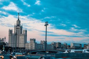 На місці вибуху в Москві працюють бригади швидкої допомоги, а також санітарні вертольоти