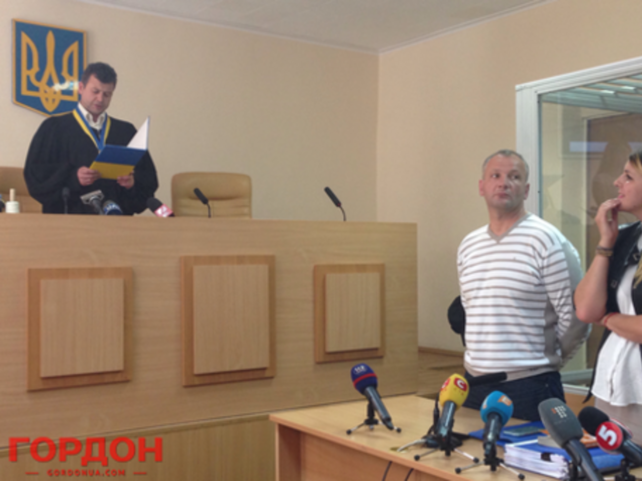 Два месяца назад Бубенчика обязали сдать загранпаспорт