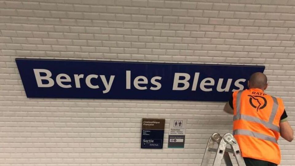 Французы поблагодарили "синих" за победу