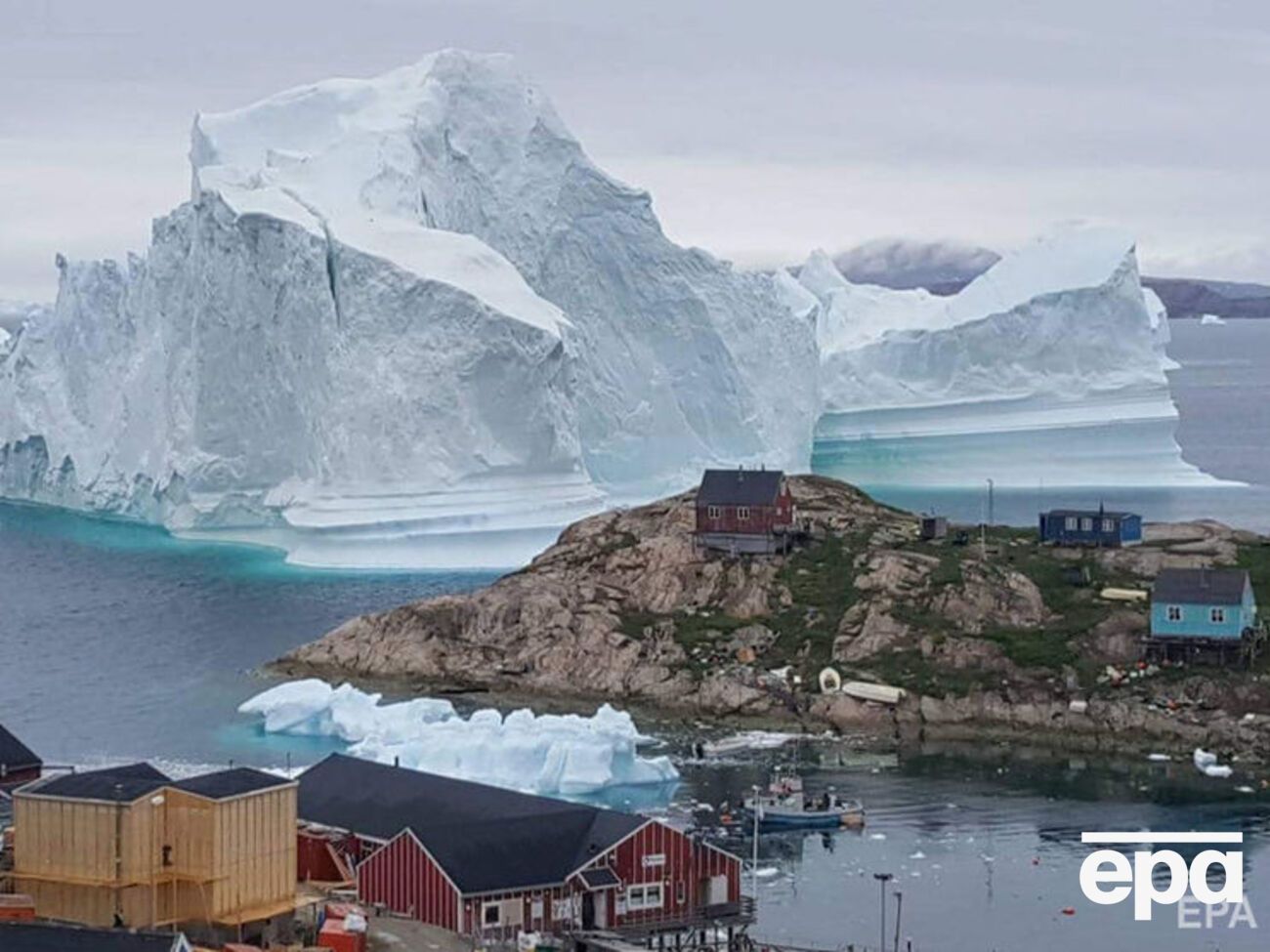 Если айсберг расколется, возникнет угроза цунами