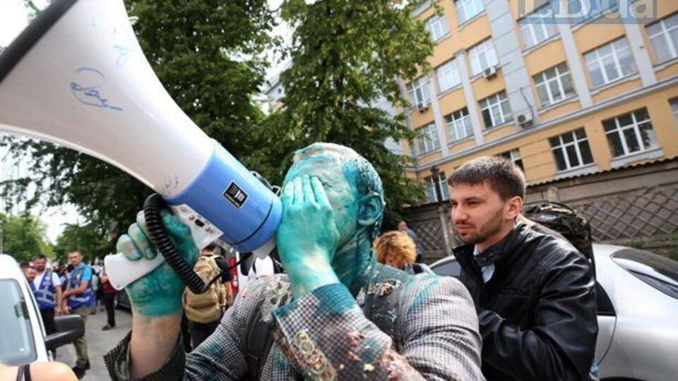 Шабуніна облили зеленкою