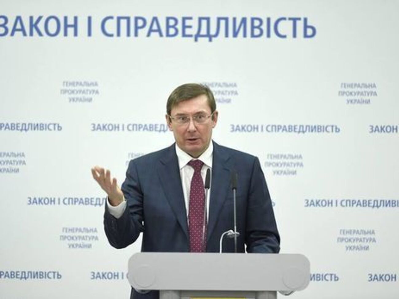 Луценко заявив, що необхідно коригувати нормативну базу порядку взяття на озброєння армії нових типів зброї