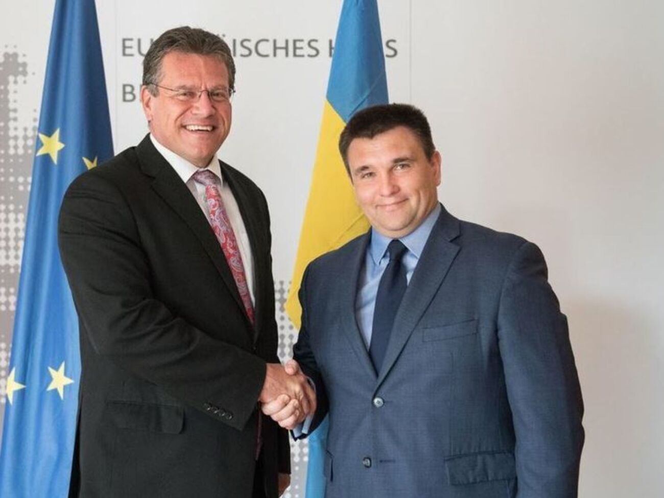 Шефчович: Радий вітати Клімкіна (справа) та українську делегацію в Берліні