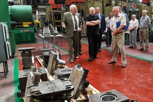 Турчинов побывал на заводе по производству и модернизации ракетных систем