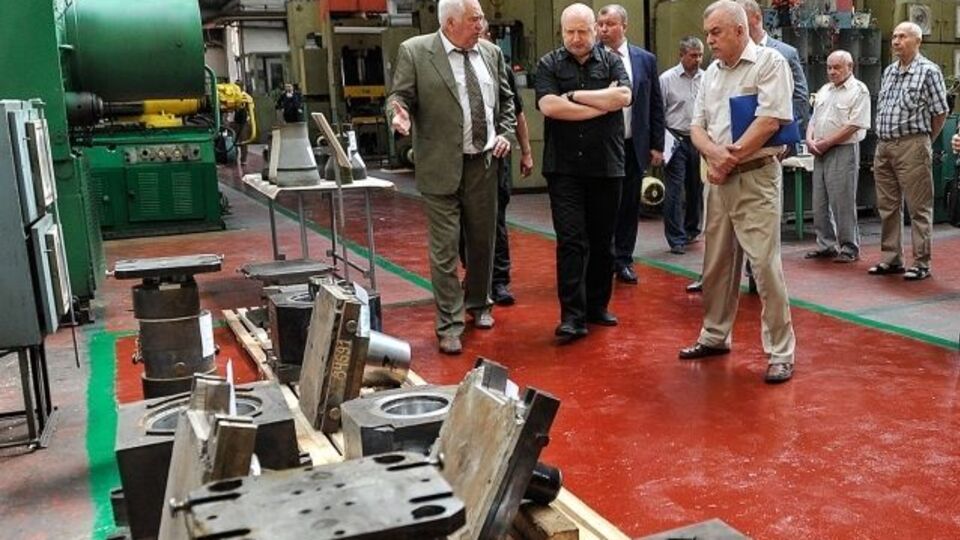 Турчинов побував на заводі з виробництва та модернізації ракетних систем