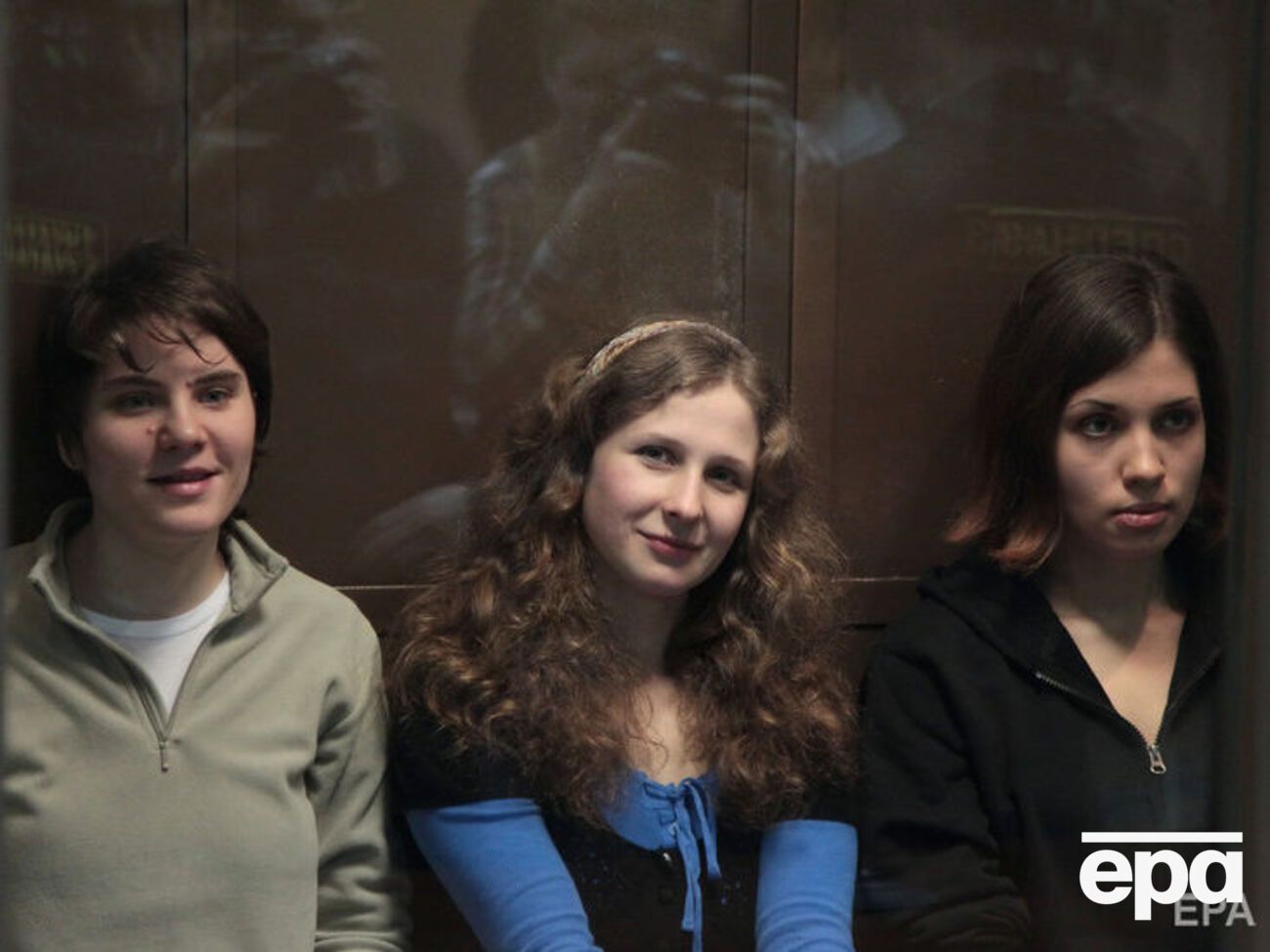 Участниц Pussy Riot приговорили к двум годам заключения за панк-молебен в храме Христа Спасителя в Москве