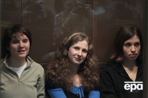 Участниц Pussy Riot приговорили к двум годам заключения за панк-молебен в храме Христа Спасителя в Москве