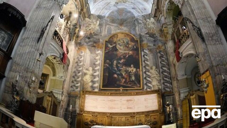 Плащаница хранится в храме в Турине