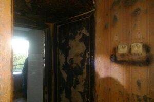 Из-за взрыва поврежден подъезд дома