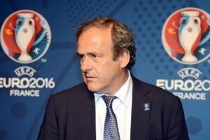 Российские солдаты перекрыли дорогу в селе и начали стрелять холостыми патронами