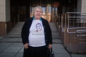 Мати Панова зауважила, що передавати синові ліки досить складно
