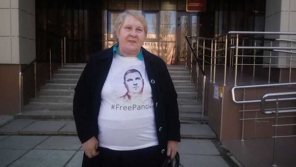 Мати Панова зауважила, що передавати синові ліки досить складно