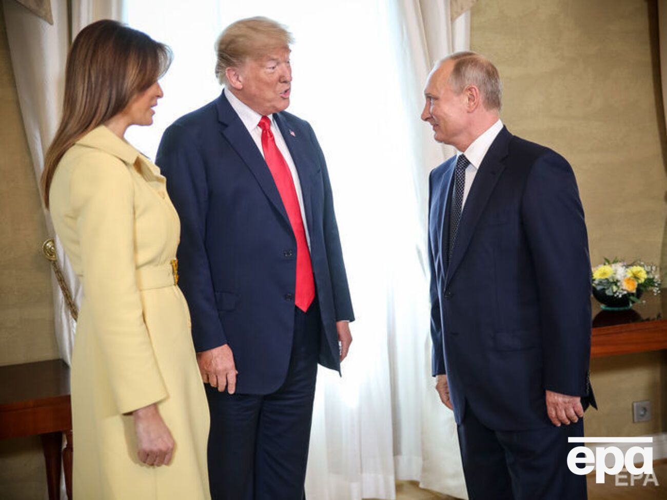 Журналісти зняли на відео дивну поведінку Меланії Трамп на зустрічі з Путіним