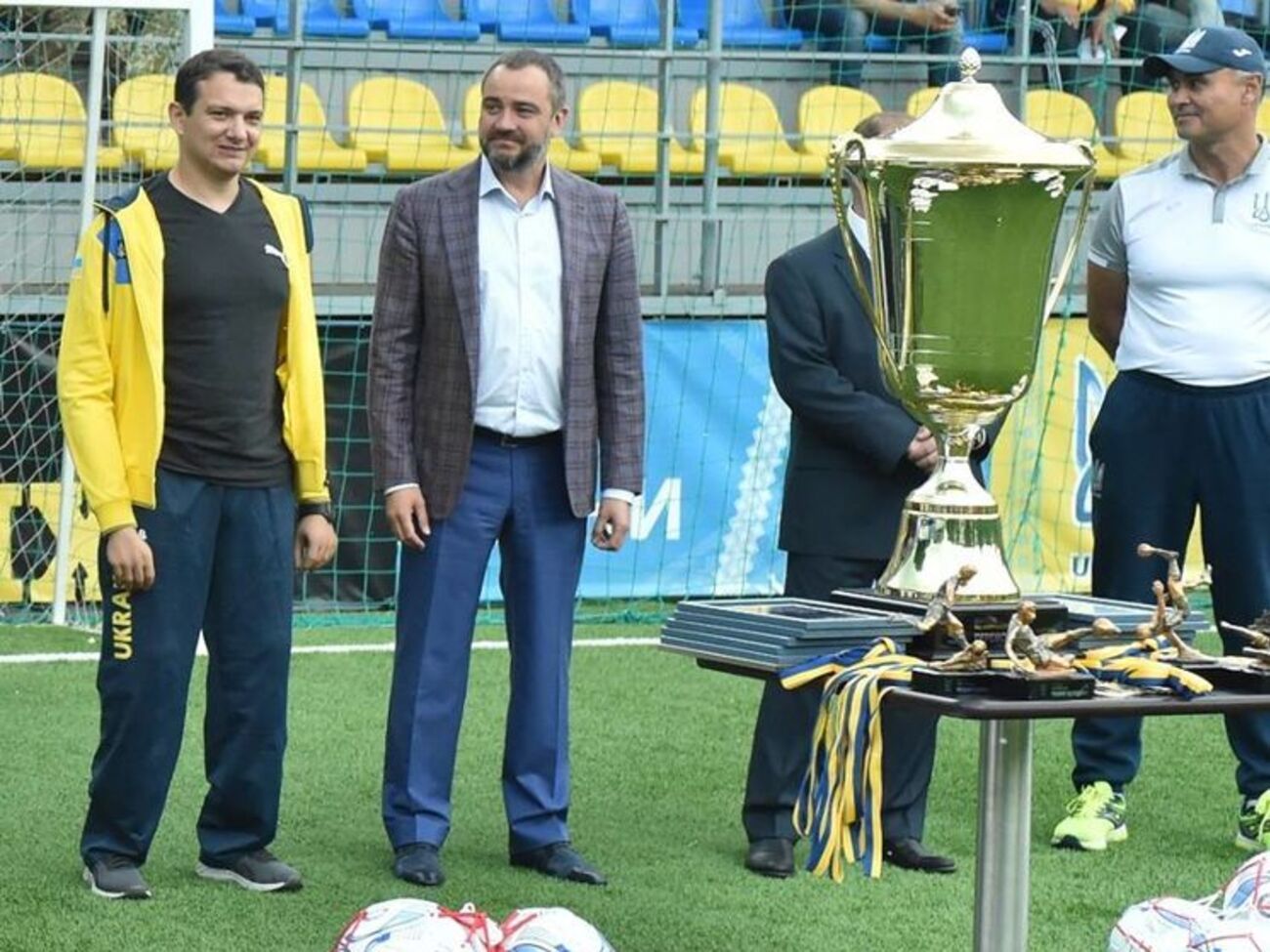 Павелко (у центрі) повідомив, що "Кубок нескорених" проводитимуть щорічно