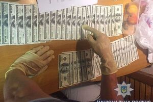 Следователи нашли конверты с деньгами, на которых были написаны фамилии абитуриентов
