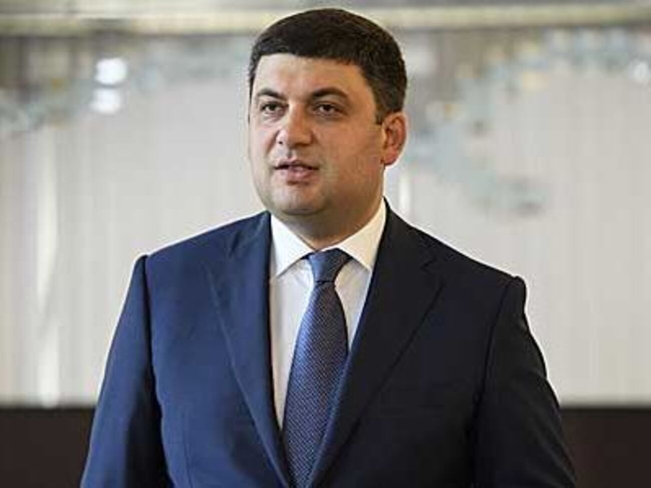 На думку Гройсмана, РФ повинна вивести війська з Донбасу, а не вводити санкції проти України