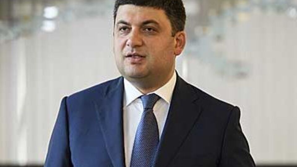 По мнению Гройсмана, РФ должна вывести войска с Донбасса, а не вводить санкции против Украины