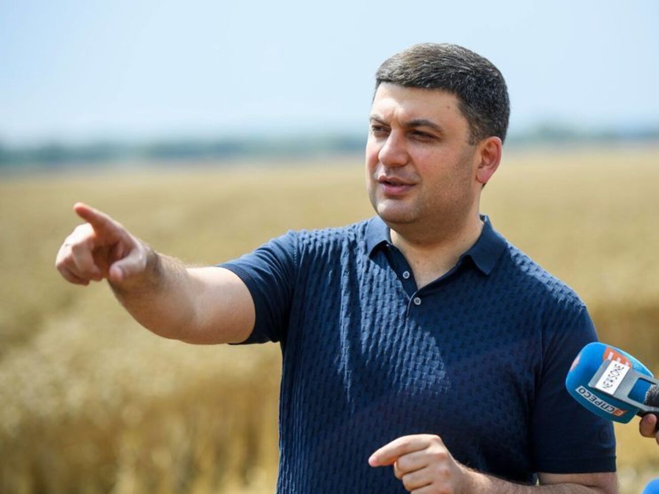 Гройсман: Мы должны платить нормальную, достойную заработную плату