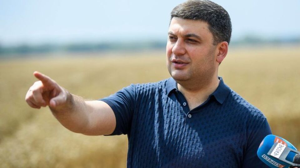 Гройсман: Мы должны платить нормальную, достойную заработную плату