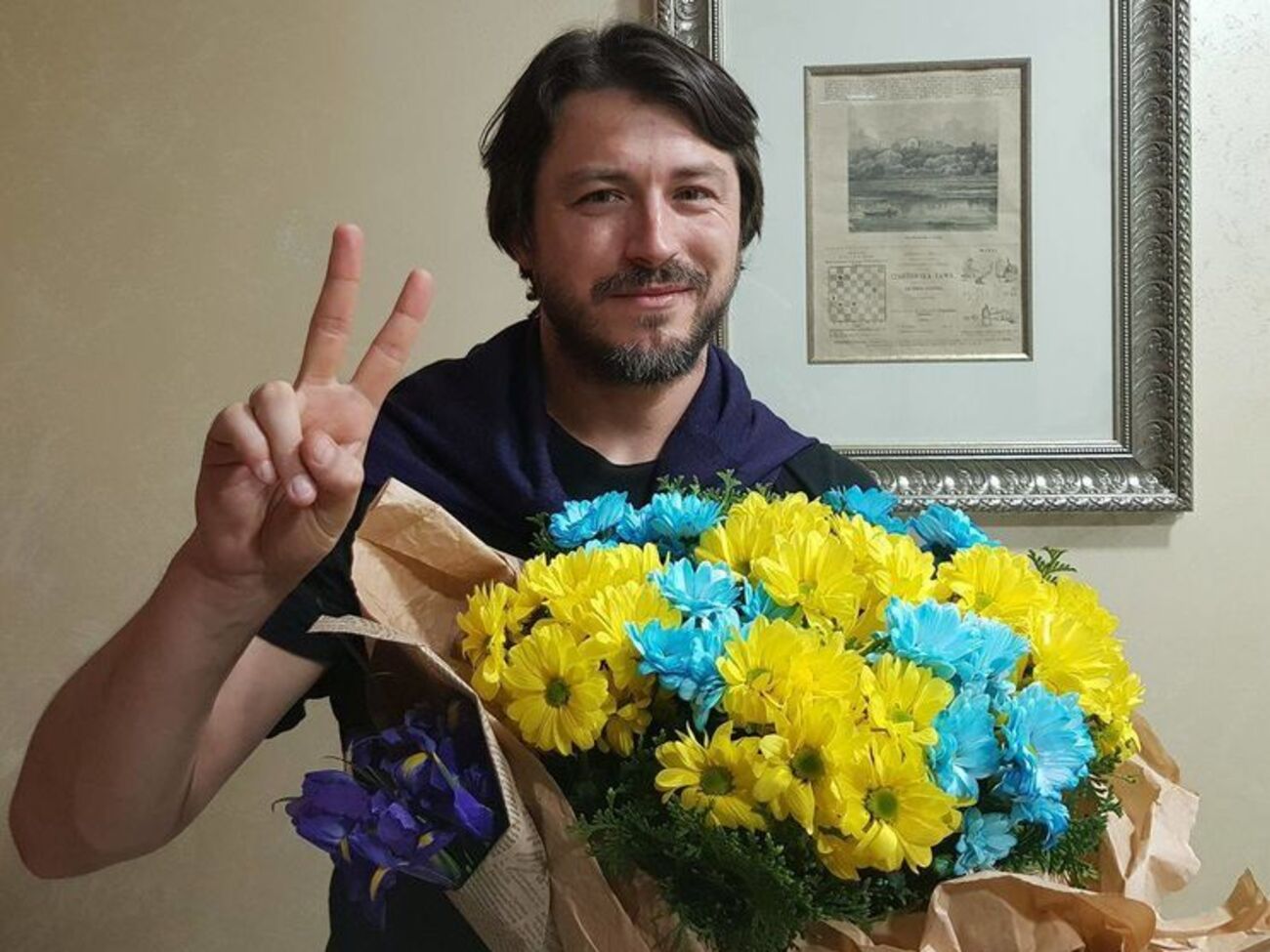 Харит аргумент, который приводят любители трансляций футбола из РФ – "спорт вне политики". Вы серьезно?! Вам кто эту херню в ушко прошептал?