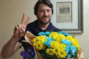 Харит аргумент, который приводят любители трансляций футбола из РФ – "спорт вне политики". Вы серьезно?! Вам кто эту херню в ушко прошептал?