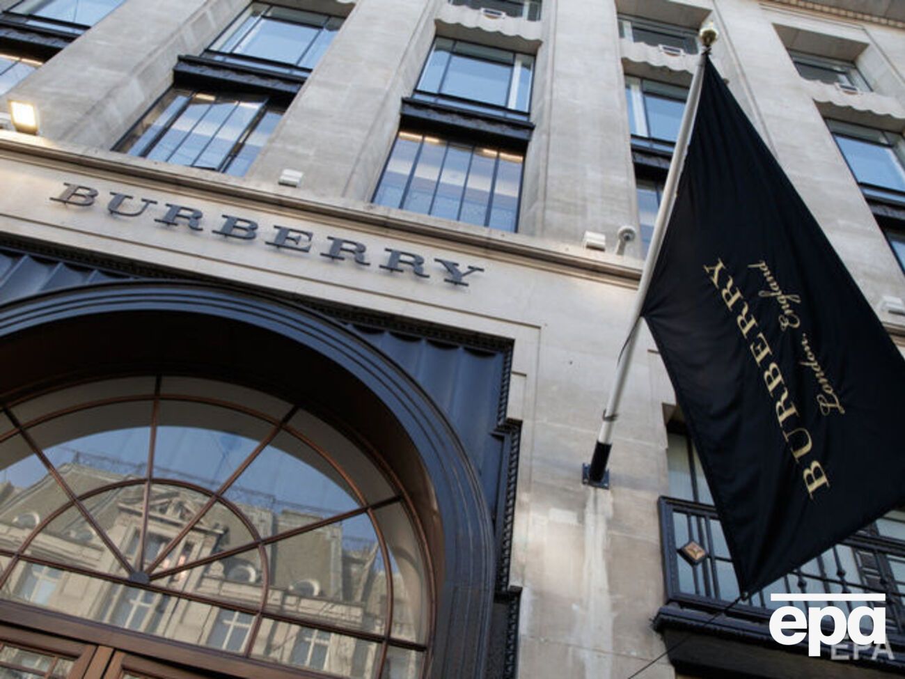 Burberry уничтожает свою продукцию на миллионы фунтов