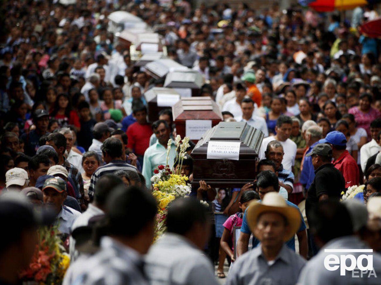 Число жертв извержения растет