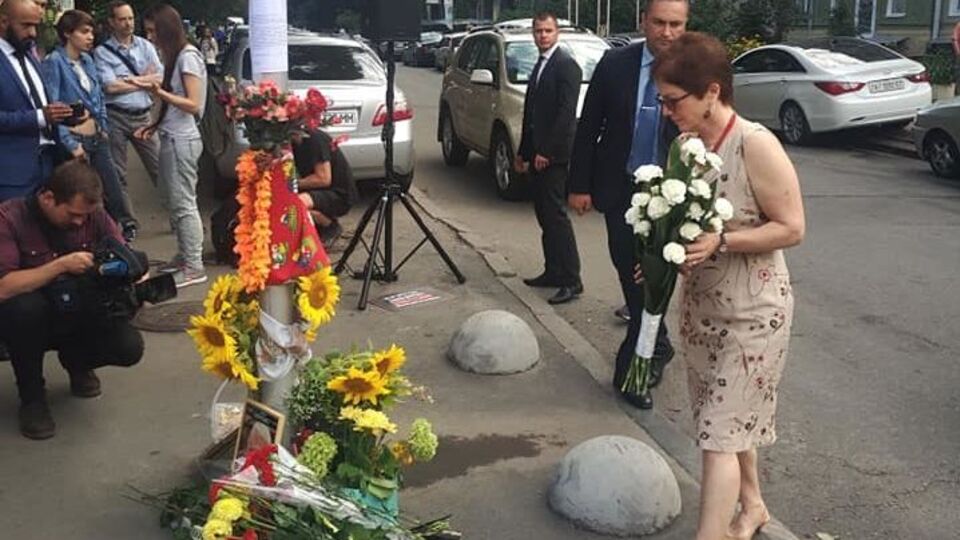 На акцию пришла посол США в Украине