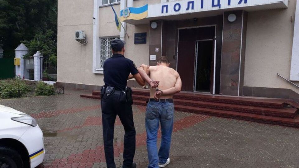 Врачи установили, что мужчина не нуждается в госпитализации, поскольку при задержании полицией сымитировал приступ судорог