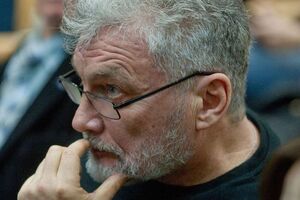 Керівники Пенсійного фонду Росії – мільярдери. Коли не вистачає грошей на утримання палаців, їх збирають по хатах, у бабусь. І дідусів