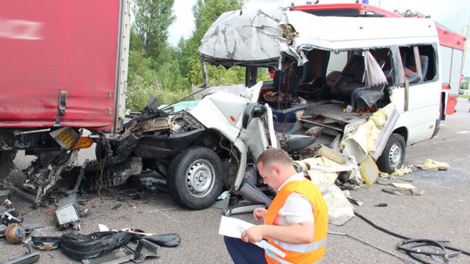 20 июля водитель маршрутки, двигаясь в направлении Житомира, столкнулся с грузовиком DAF с полуприцепом