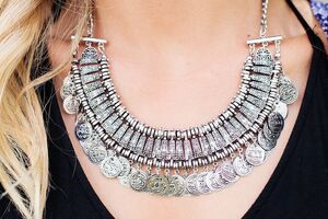 Серебро может темнеть при контакте с телом