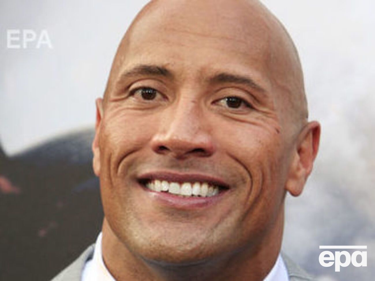 Дуэйн Джонсон:&nbsp;Я собираюсь просто ловить комплименты весь день, когда я держу тебя на руках