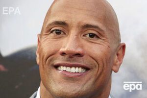 Дуэйн Джонсон: Я собираюсь просто ловить комплименты весь день, когда я держу тебя на руках