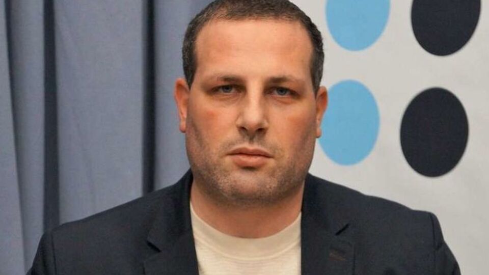 Олексій Донський: Очевидно, у Дарницькому суді Крисіна і його захисників не влаштовує, що суддя є принциповою і стоїть над процесом, забезпечує змагальність сторін. Очевидно, Крисіну потрібен другий суддя Лінник