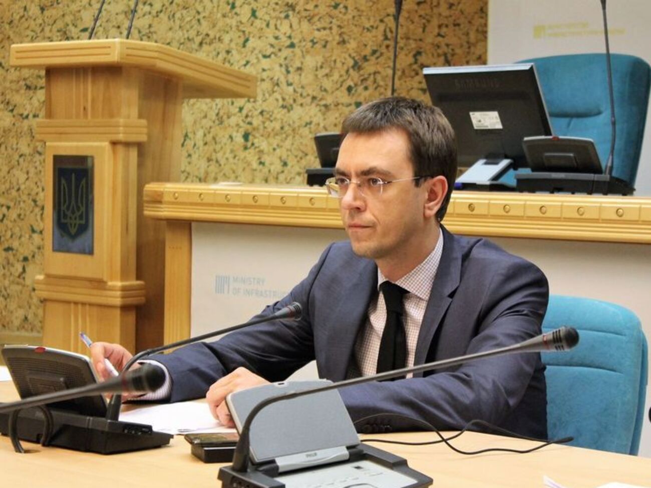 Омелян заявив, що більшість автобусних перевезень в Україні "важко назвати комфортними та безпечними"