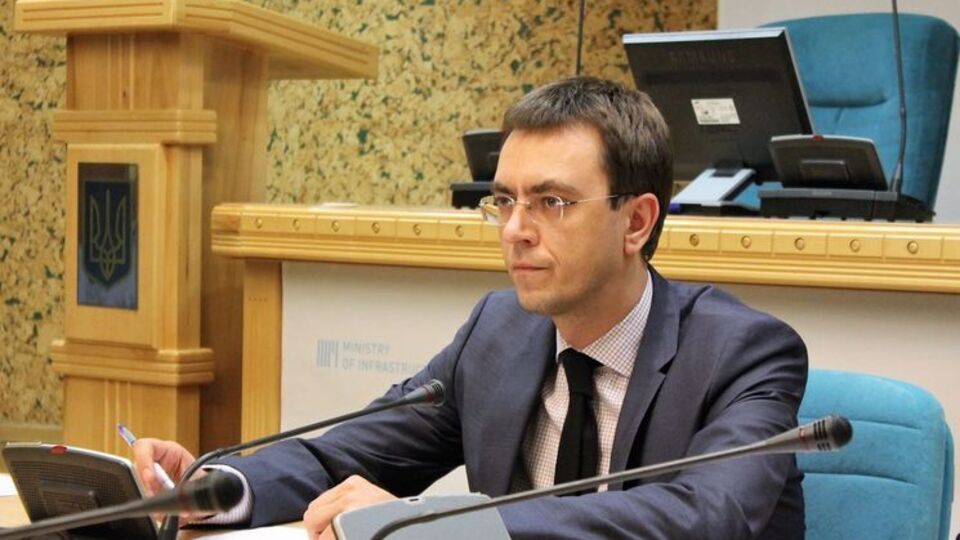 Омелян заявив, що більшість автобусних перевезень в Україні "важко назвати комфортними та безпечними"